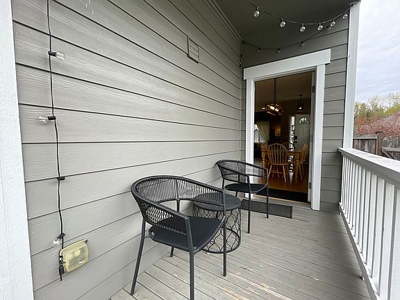 2nd image of 907 Nevada St