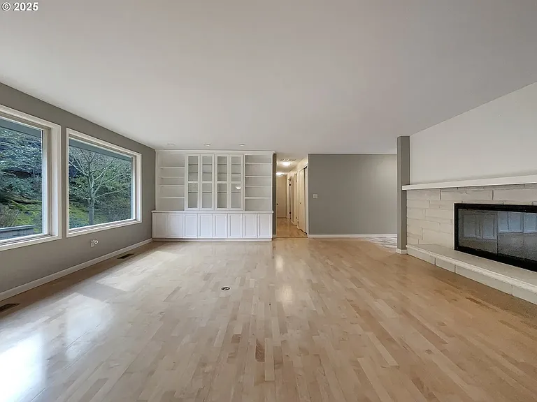 1690 Woodland Ter — Photo 3