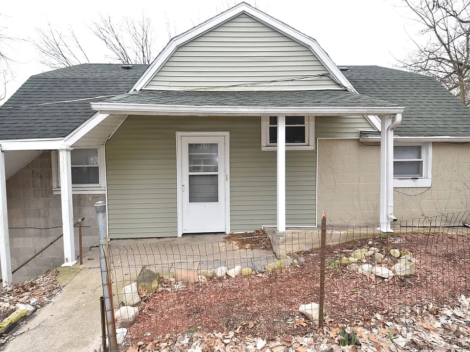 1311 Montgomery Rd