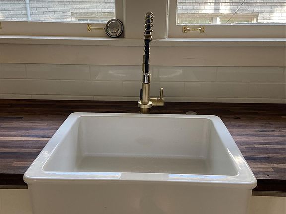 Farm sink