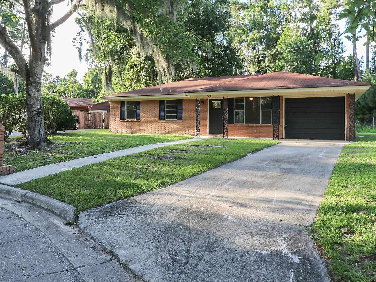 1753 Kings Way — Photo 3