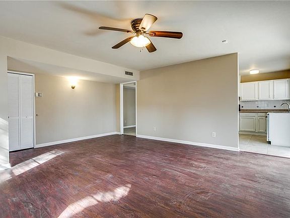 5th image of 1602 Dell Oak Dr