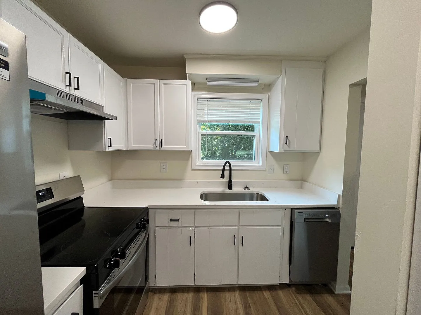 3921 Grand Ave — Photo 4