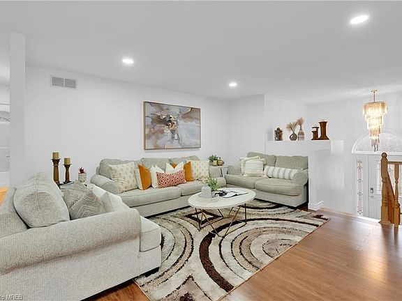 3rd image of 2431 Venetian Ave