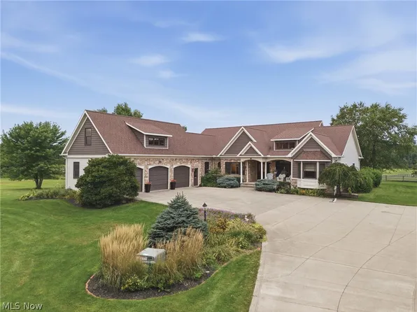 2815 Bartlett Rd, Mantua, OH 44255