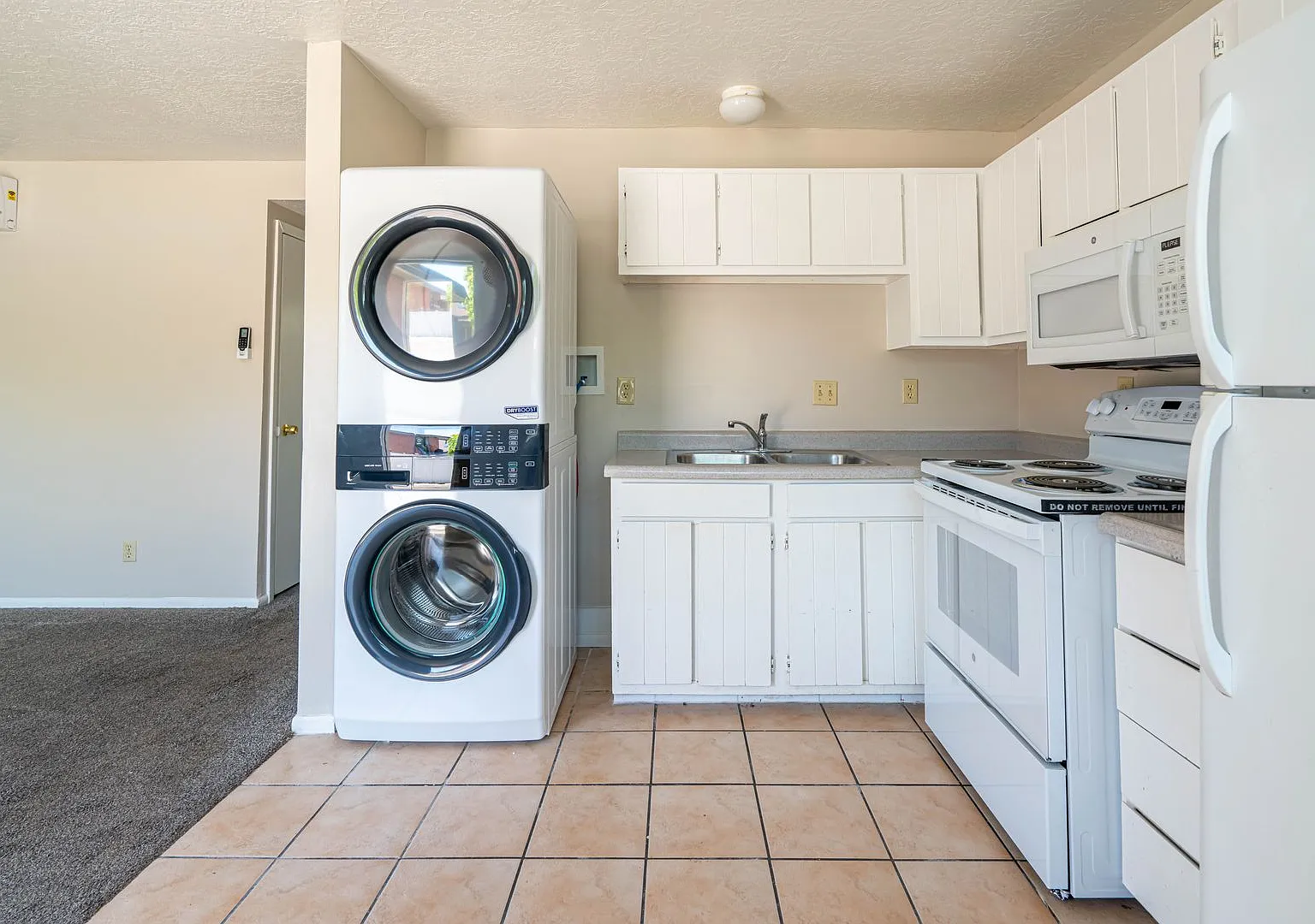 Bright and Spacious Living with In Unit Laundry and Natural Light — Photo 3