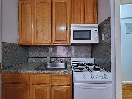 4th image of 23-08 Newtown Ave #2