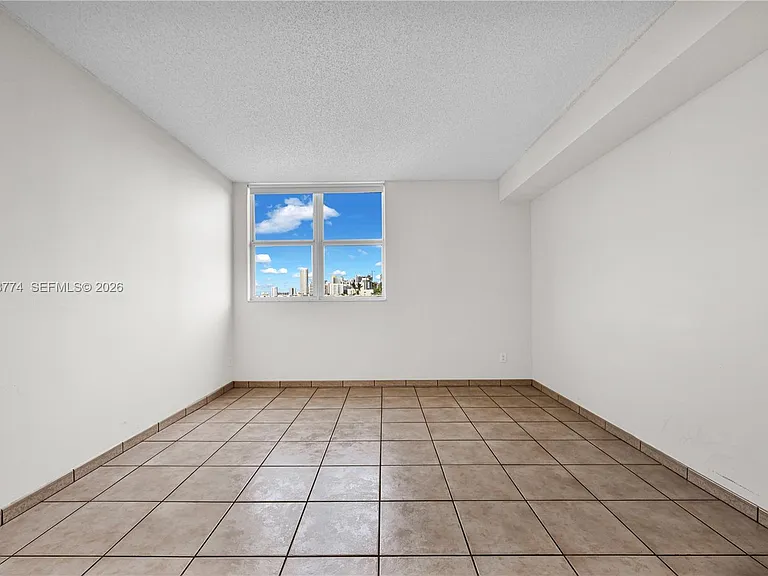2475 Brickell Ave — Photo 16