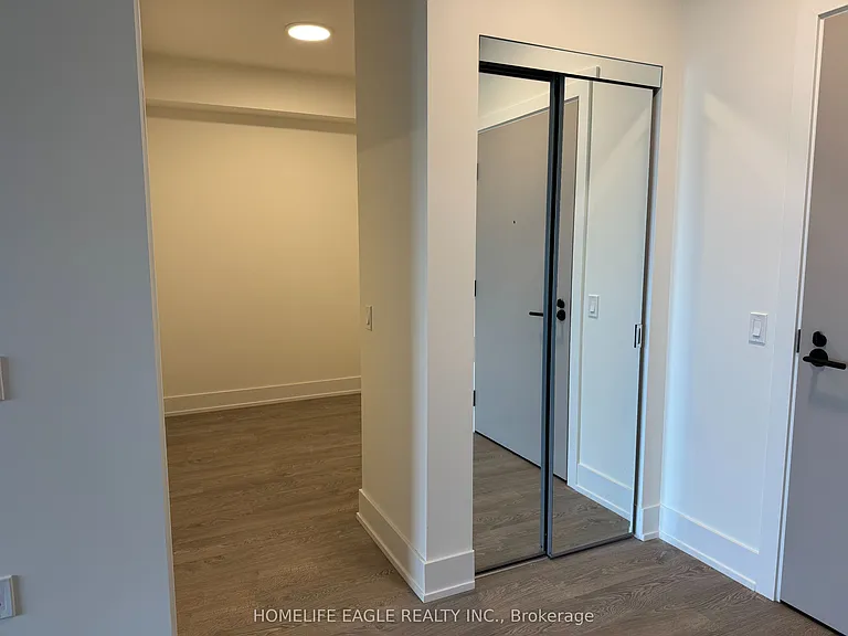 858 Dupont St #821 — Photo 4