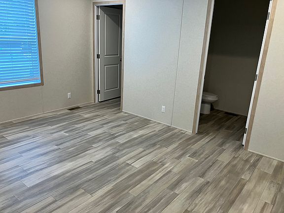 4th image of 1181 Hawthorne Dr #1181