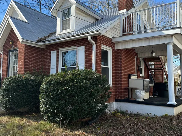 (undisclosed Address), Dickson, TN 37055