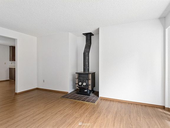 2nd image of 13511 4th Avenue Ct E #E