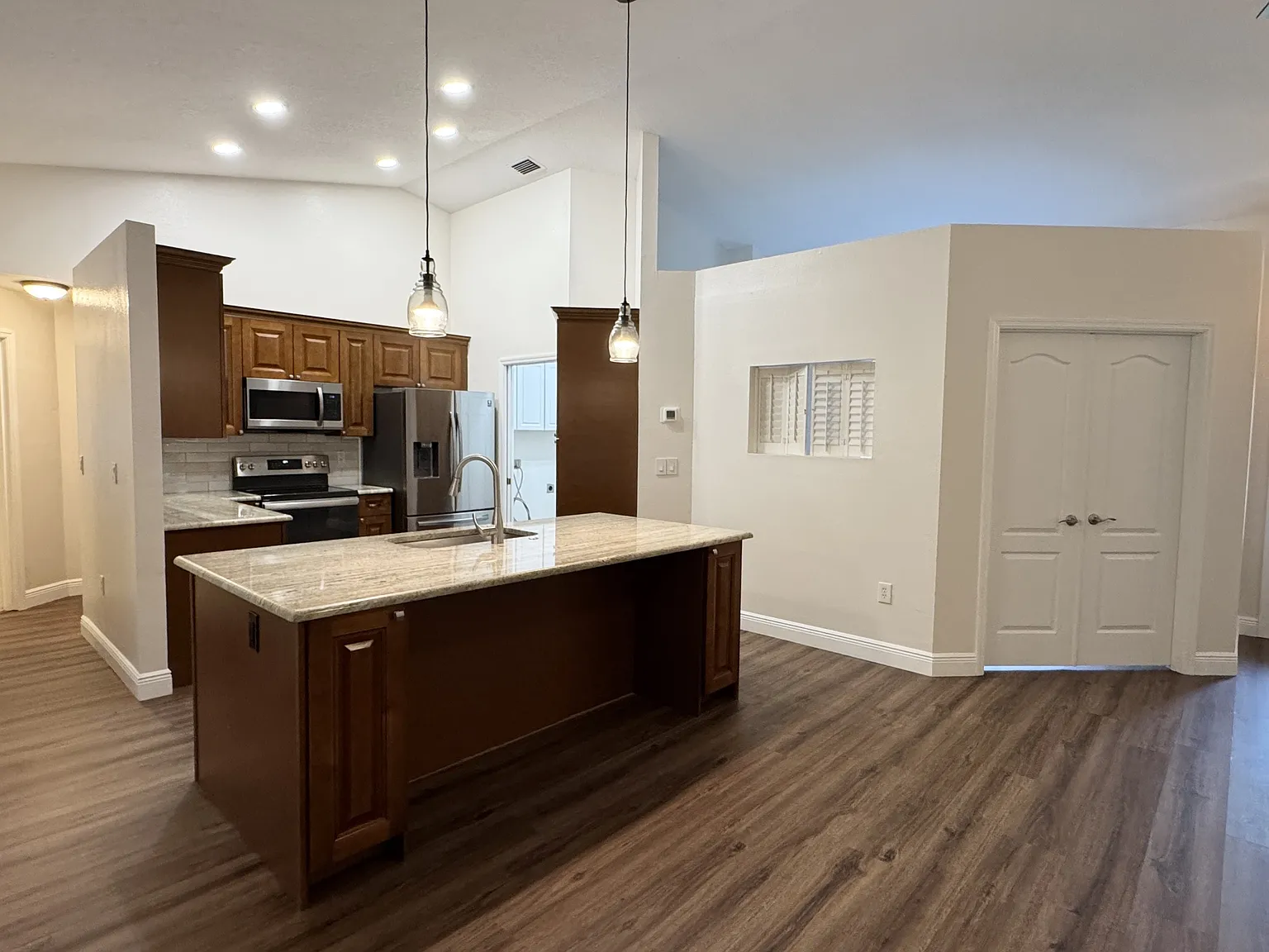 616 Erin Way - 1 — Photo 4