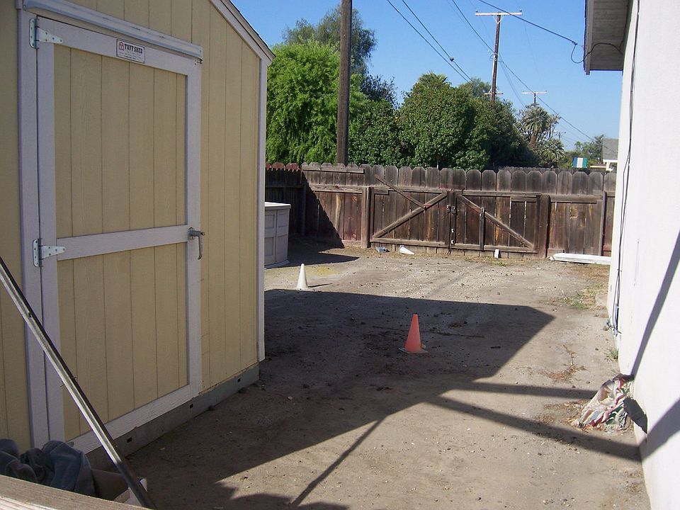 2nd image of 405 E Sycamore Dr