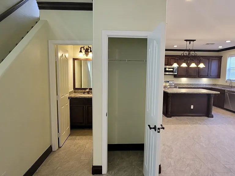 1850 E Patrick Ln — Photo 10