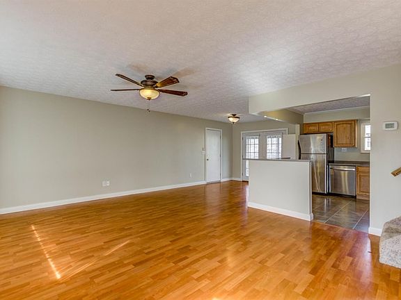 3rd image of 5690 Bordeaux Way