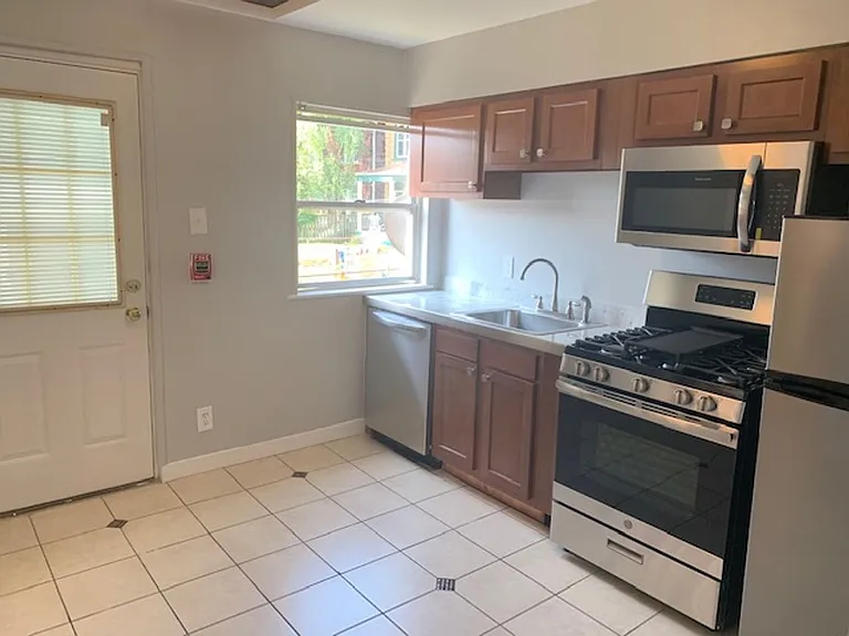 5212 Coral St — Photo 3