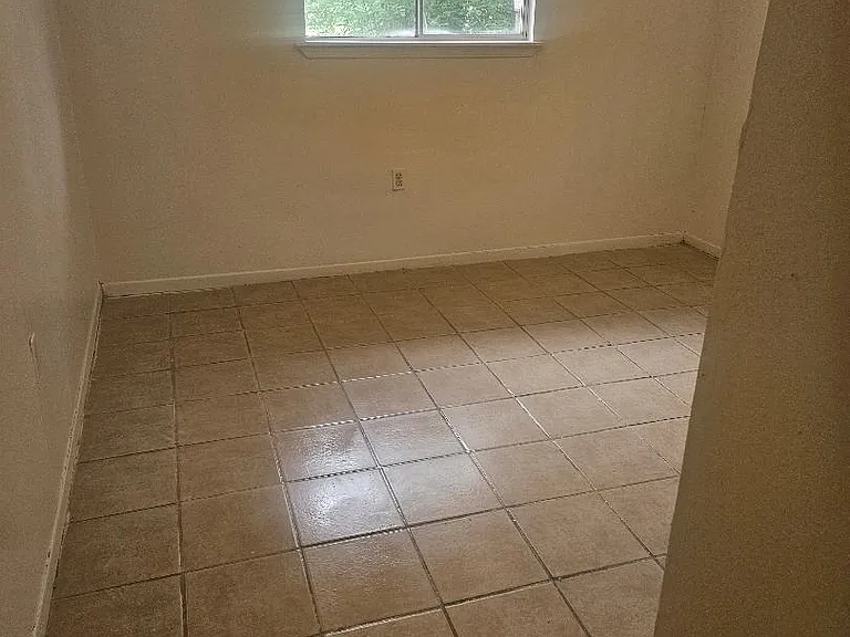 813 N Cherry St — Photo 6