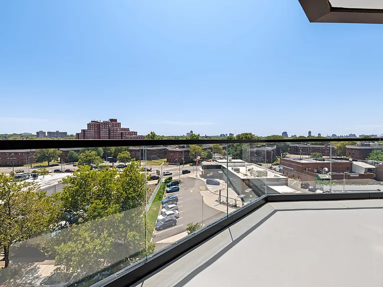 71-82 Parsons Blvd #208 — Photo 4