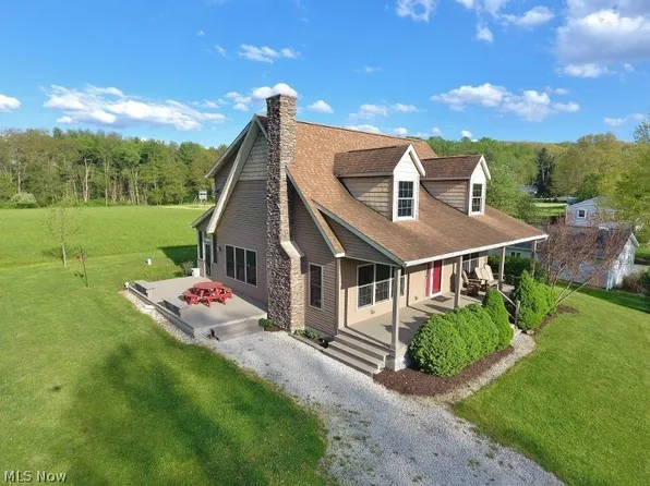 1148 E Lakeside Dr SW, Sherrodsville, OH 44675