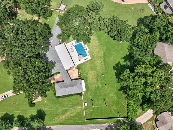 3rd image of 750 Chinquapin Dr