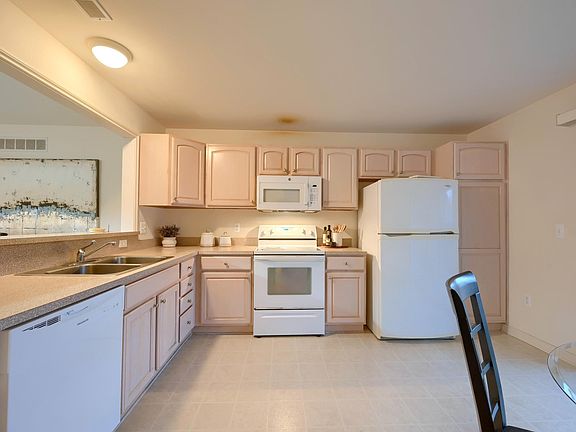 4th image of 28364 Carlton Way Dr