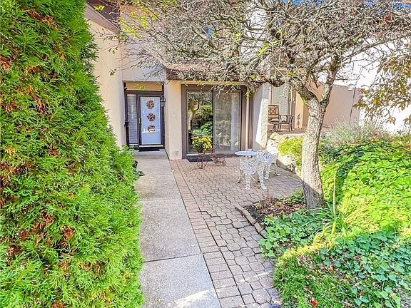 2nd image of 1013 Bunker Dr