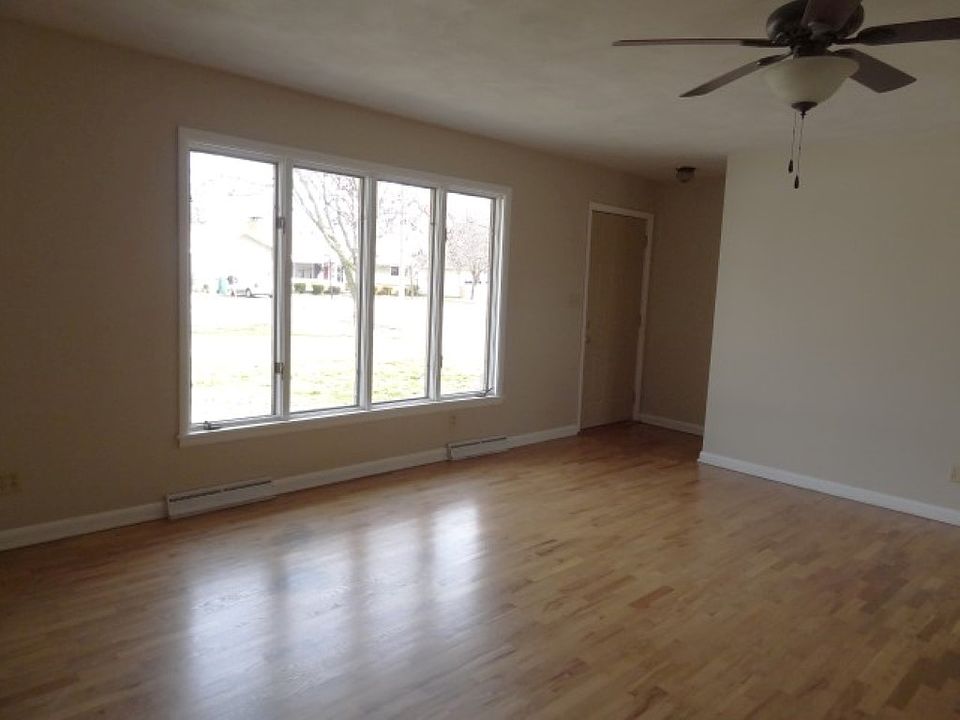Livingroom with Great Light and Windows