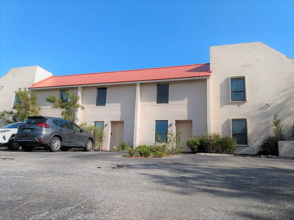 1689 NW 4th Ave