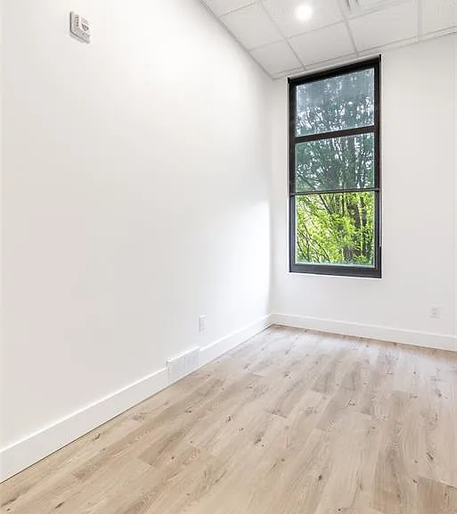 138 King St W #202 — Photo 15