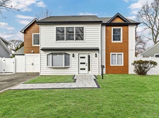 20 Jean Rd, West Islip, NY 11795