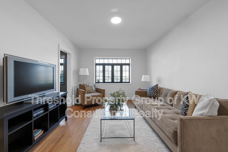 1st image of 441 E Town St APT 208
