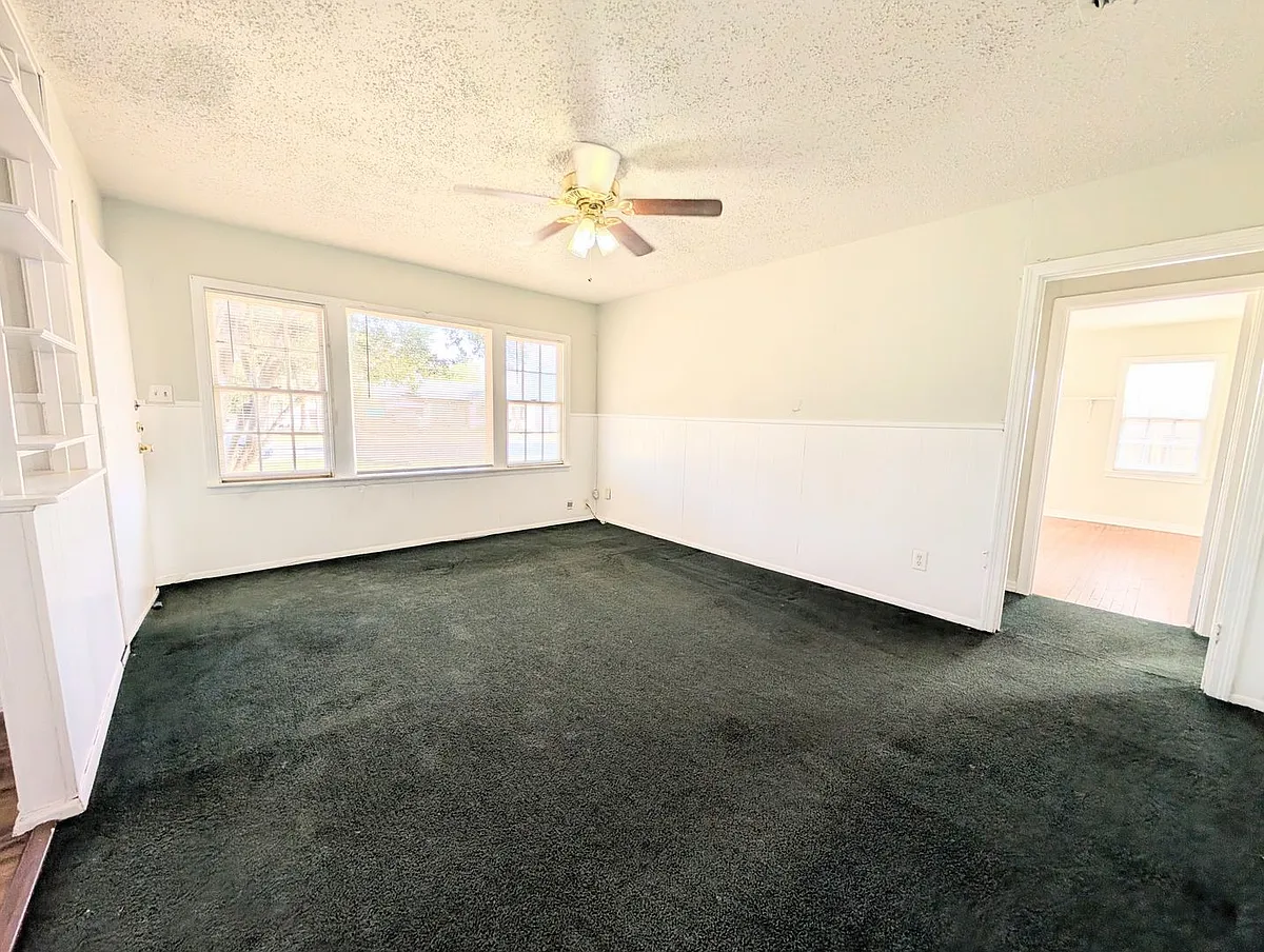 Building Photo - 2823 33rd St