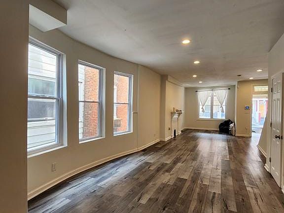 4th image of 409 N Salford St