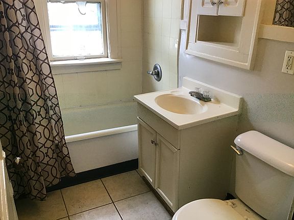 2nd image of 2424-2426 W Keefe Ave