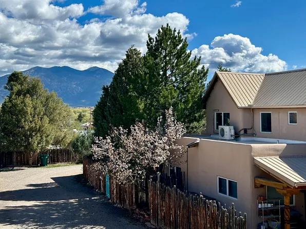 630 Zuni St #15, Taos, NM 87571