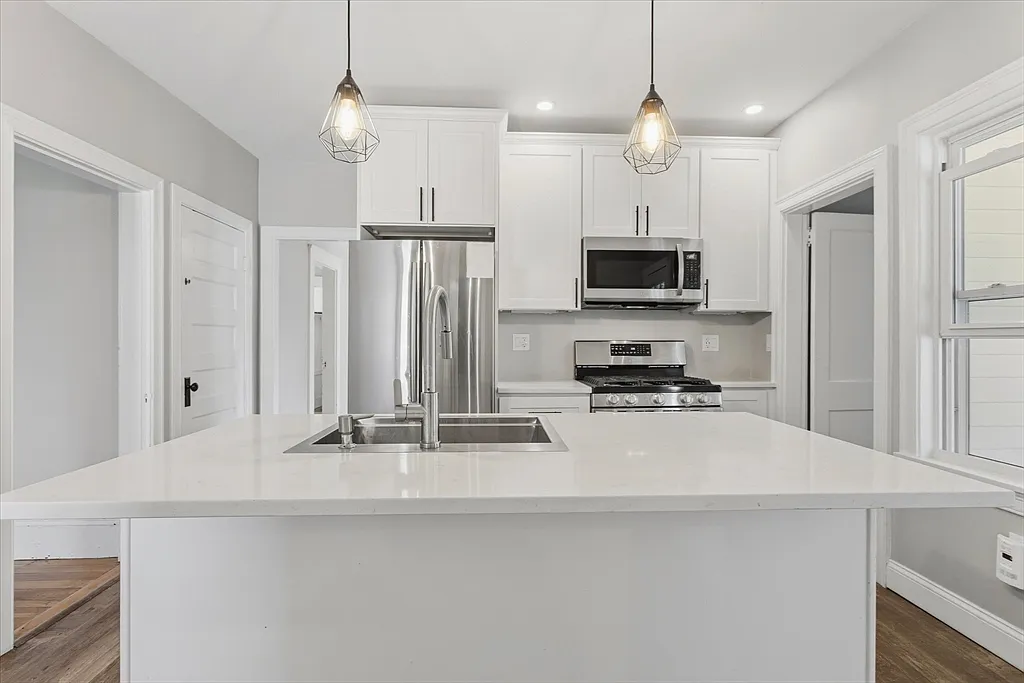 2 bed, 1.0 bath, 1200 sqft, $3,000 — Photo 3
