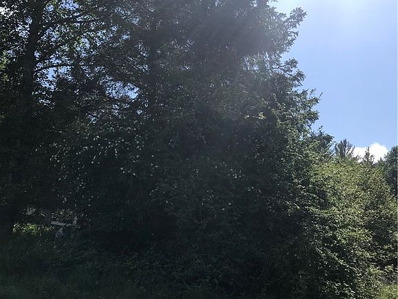 4th image of 240 th and Isle