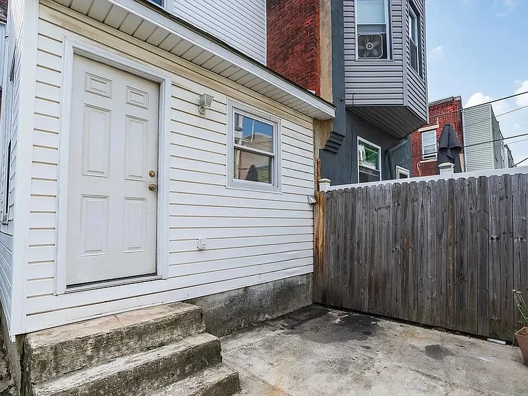 1247 S 23rd St — Photo 21