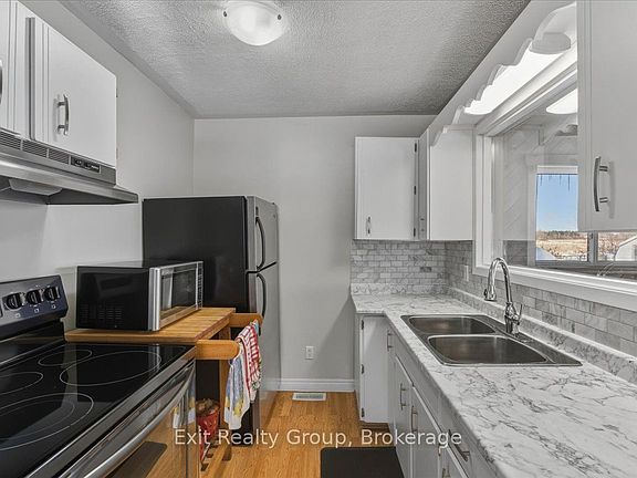 4th image of 33 Willow Point Rd