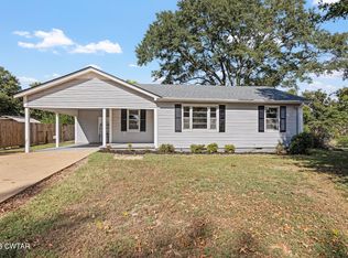 301 4th St, Henderson, TN 38340