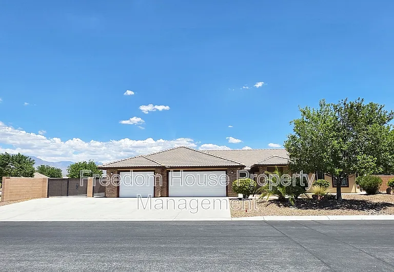 111 Mondale Ct — Photo 2