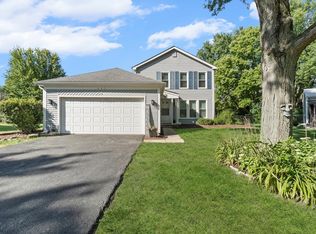 445 Travelaire Ave, Naperville, IL 60565
