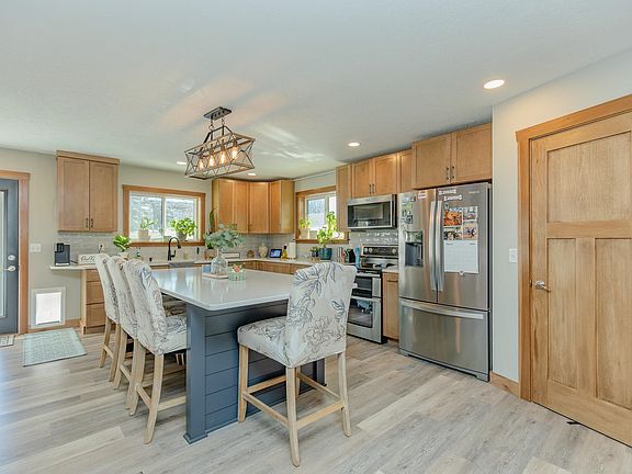 5th image of 2731 Center Lake Dr