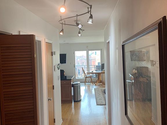 2nd image of 875 N Milwaukee Ave Unit 3S