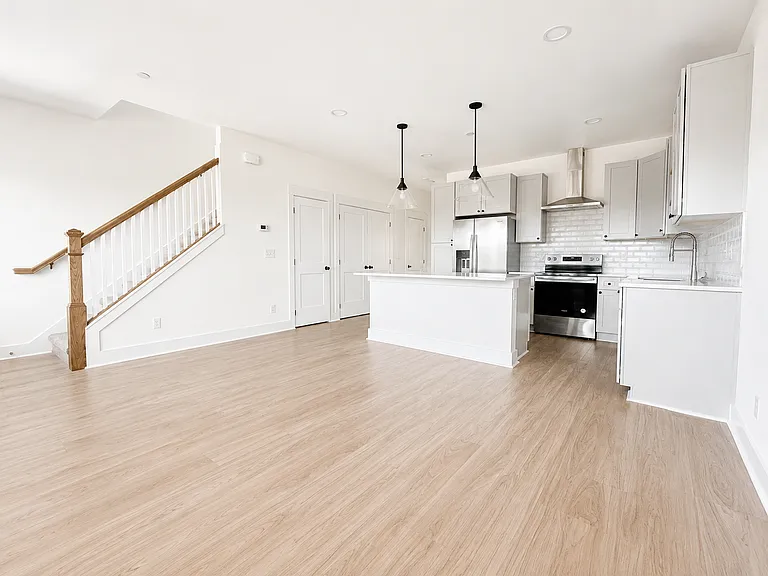 1385 Meridian St — Photo 7