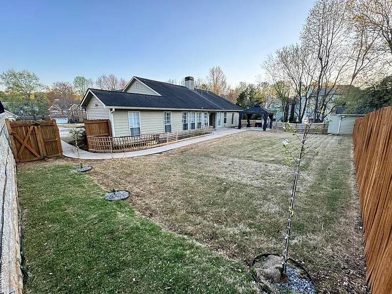 215 Lisbet Ct — Photo 30