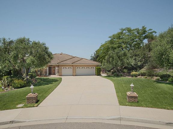 4th image of 511 Meadowrun St