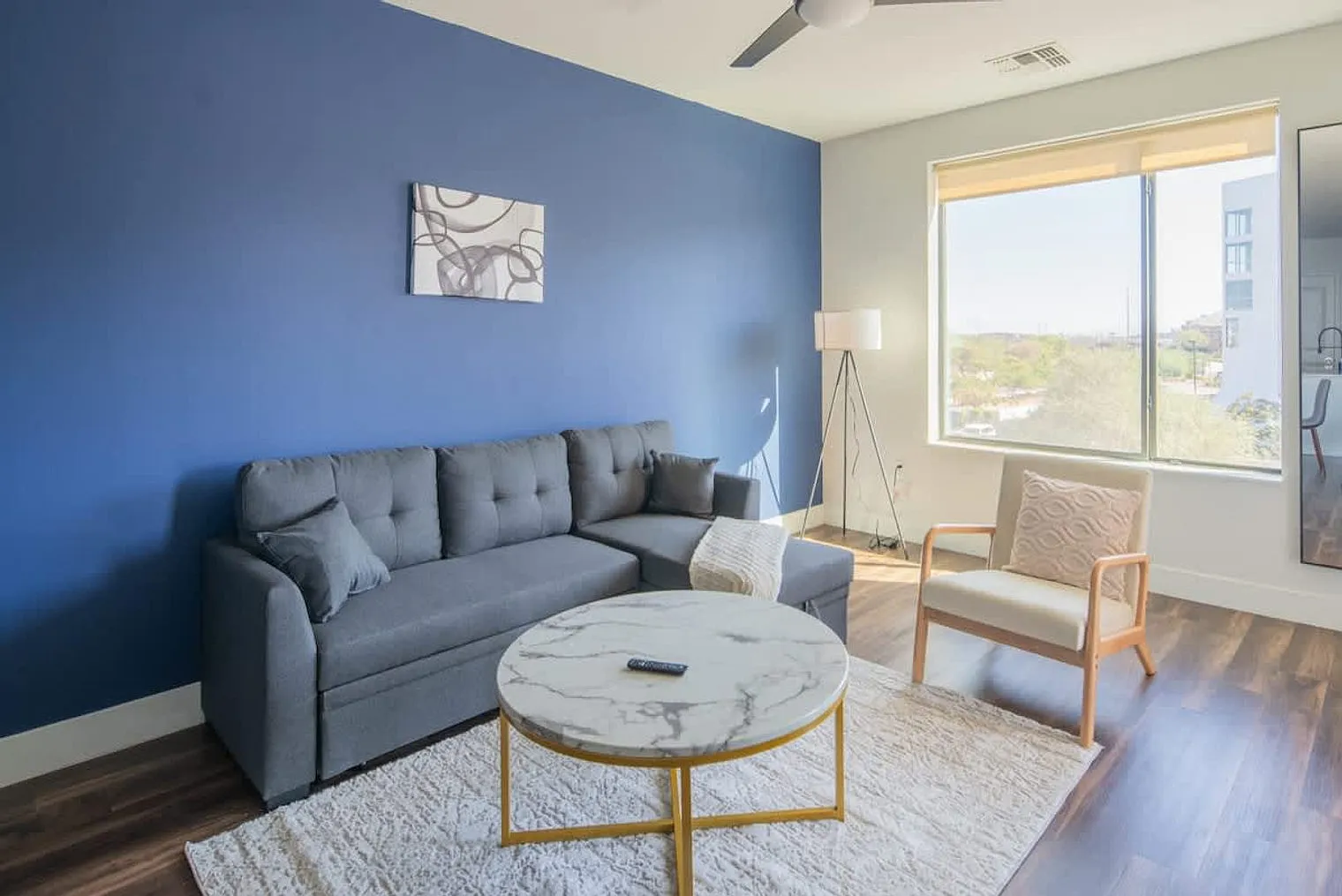 1 bed, 1.0 bath, 1302 sqft, $3,200 — Photo 2