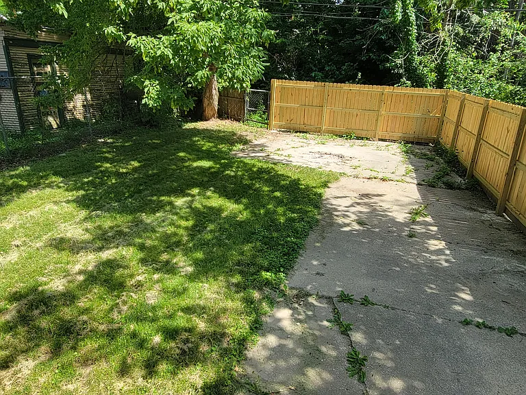 3319 Gladstone St — Photo 13